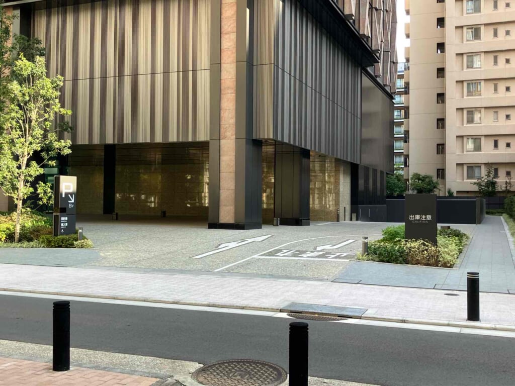 一方通行道路から右折でスロープへ