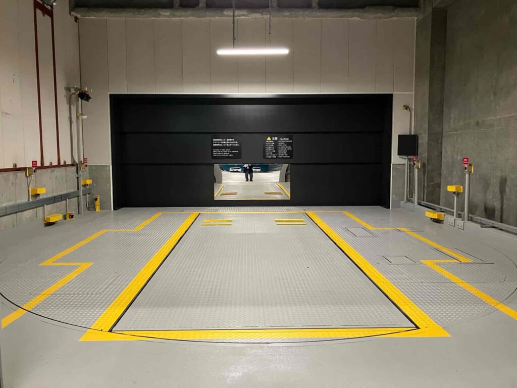 機械式駐車場内部